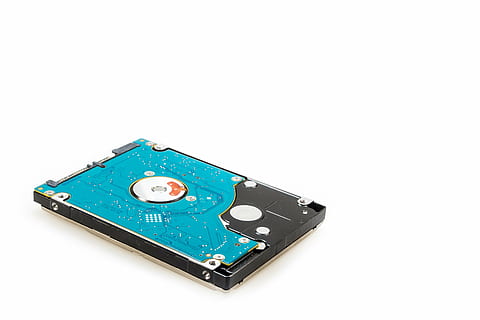 azul, negro, placa de circuito, blanco, superficie, hdd, disco, Almacén de datos, chip, datos, digital, macro, separar, eso, computadora, tablero, tarjeta madre, hardware, procesamiento de datos, componente, nsa, sata, tecnología, disco duro, equipo, Fondo blanco, copia espacio, estilo retro, solo objeto, foto de estudio, música, hecho por el hombre, cultura de las artes y entretenimiento, objeto hecho por el hombre, grabar, nadie, el pasado, obsoleto, adentro, historia, conexión, antiguo, 4K, CC0, dominio público, libre de derechos