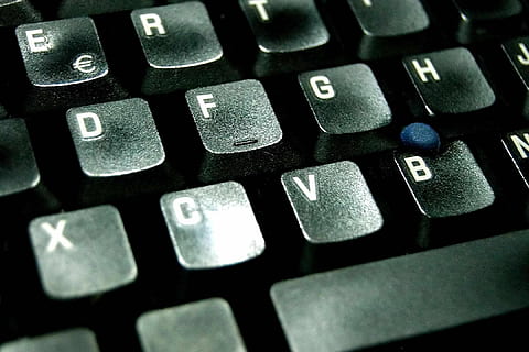 Preto, chaves de teclado de computador, teclado de computador, computador desktop, computador, o negócio, rede, Internet, equipamento, tecnologia, trabalhos, escritório em casa, escritório, rato, escrever, estudar, estudos, aluna, digital, ambiente de trabalho, maçã, organização, marketing, designar, eletrônicos, surfar, comunicação, teclado, carta, fechar-se, equipamentos de informática, dentro de casa, foco seletivo, texto, chave de computador, número, cor preta, conexão, alfabeto, peça de computador, ninguém, roteiro ocidental, quadro completo, botão de apertar, 1080P, CC0, domínio público, royalty free