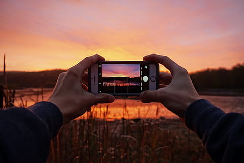 capturing, stunning, sunset, mobile, iphone smartphone camera, Man, iPhone, smartphone, camera, technology, phone, summer, travel, photographing, nature, camera - Photographic Equipment, outdoors, people, one Person, holding, photographer, landscape, women, photography themes, photo messaging, wireless technology, portable information device, human hand, sky, hand, communication, smart phone, mobile phone, human body part, screen, real people, connection, leisure activity, human arm, 4K