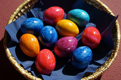 Osterei viel, Ostereier, Frühling, Osterhase, Korb, körbchen osterkorb, Ei, bunt, Farbe, Ostern, Frohe Ostern, Tradition, Christentum, Brauch, Zoll, Frühlingsverbrauch, Ostergruß, osterkorb, osterkörbchen, Dekoration, mehrfarbig, Kulturen, Blau, Feier, Hintergründe, Nahansicht, Container, keine Leute, Lebensmittel, Essen und Trinken, große gruppe von gegenständen, Stillleben, Variation, Schüssel, High Angle View, Wahl, drinnen, Fülle, Obst, Osterei, Tabelle, 5K, CC0, gemeinfrei, lizenzfrei