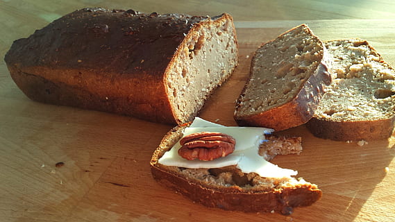 torta di manioca affettata, pane di quark, pane, torta, fatti in casa, cibo, spuntino, prima colazione, grano saraceno, miglio, Farina, Pane alla banana, forno, trattare, affettato, infornare, al forno, vegetariano, cottura al forno, salutare, carboidrati, glicemia, ricetta, pagnotta, cibo e bevande, freschezza, benessere, tavolo, natura morta, mangiare sano, pronto a mangiare, fetta, in casa, nessuno, vista dall'alto, avvicinamento, Marrone, legno - materiale, tagliere, pagnotta di pane, giorno, dieta, cibo francese, tentazione, 2K, CC0, dominio pubblico, privo di copyright