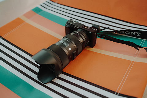schwarz, Sony Point-and-Shoot-Kamera, Zoomen, Linse, Sony DSLR-Kamera, Sony, DSLR-Kamera, Kamera, Streifen, Gegenstände / Ausrüstung, mehrfarbig, Technologie, Computer, keine Leute, Tinte, Nahansicht, drinnen, High Angle View, Tabelle, schwarze Farbe, Stillleben, Fotografie-Themen, Kamera - Fotoausrüstung, Fotoausrüstung, gestreift, orange Farbe, Kunst, Kultur und Unterhaltung, Kommunikation, Muster, Kunst und Handwerk, Digitalkamera, 4K, CC0, gemeinfrei, lizenzfrei