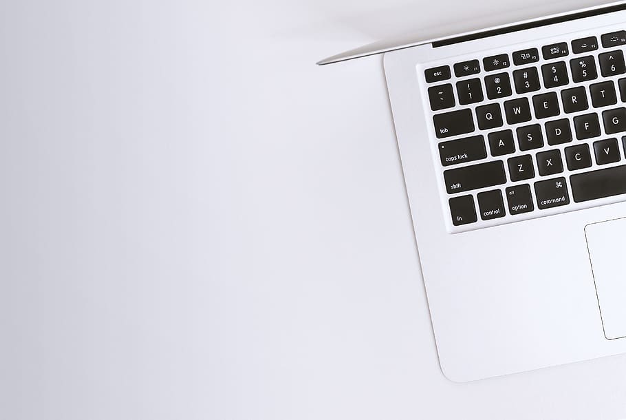 escriptori, portàtil, MacBook, ordinador, electrònica, teclat, tecnologia, tecnologia sense fils, còpia espai, comunicació, connexió, a l'interior, teclat d’ordinador, equips informàtics, tir de l'estudi, fons blanc, cap gent, Internet, negocis, primer pla, Color blanc, equipament, xarxa d’ordinadors, clau d’ordinador, en blanc, 4K