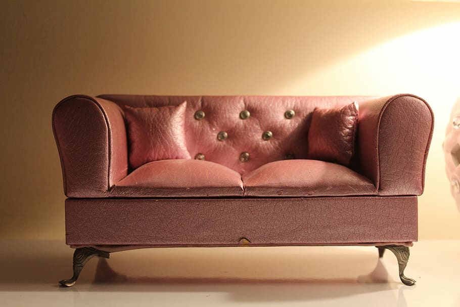 sofà de cuir vermell, mobles, macro, llum, disseny, sofà, còmode, decoració, elegància, modern, habitació domèstica, butaca, a l'interior, cadira, seient, cuir, relaxació, sala d'estar, cap gent, marró, tir de l'estudi, interior de casa, funció de construcció de parets, estil retro, part del cos, vermell, vell, acollidor, luxe, accessori personal, 5K