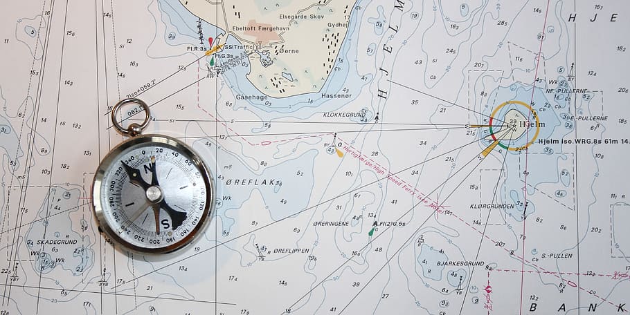 kompas na mapě, zmapovat, kompas, severní, maritim, mapa, směr, plánování, vedení, navigační kompas, plán, uvnitř, nikdo, geometrický tvar, hodiny, detail, mapa světa, přesnost, čas, navigační zařízení, stálý život, objev, nástroj měření, modrotisk, složitost, 4K