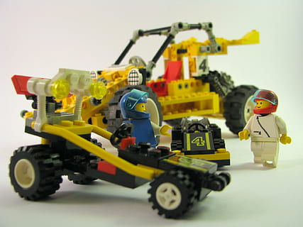 Technik, Lego, Spiel, Wettbewerb, Auto, Spielzeug, Transport, Studioaufnahme, Transportmittel, Spielzeugauto, Kindheit, Roboter, drinnen, Kraftfahrzeug, menschliche Darstellung, farbiger Hintergrund, Spaß, Kunststoff, Baugewerbe, Maschinen, weißer Hintergrund, Technologie, ausgeschnitten, 1080P, CC0, gemeinfrei, lizenzfrei
