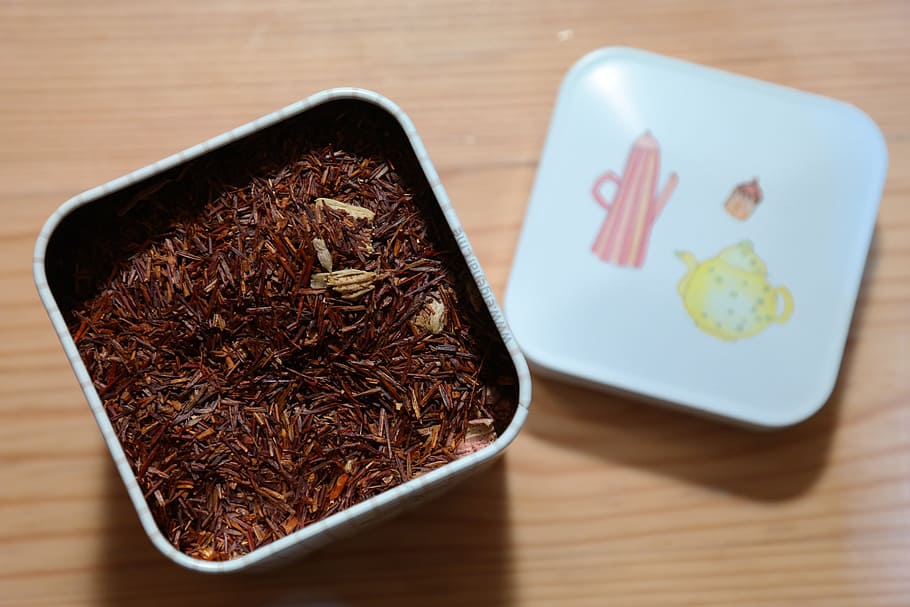 blanc, caixa d'alumini, marró, fusta, superfície, Caixa, caddie de te, tee, emmagatzematge, tapa, caixa de metall, ple, rotbuschtee, te rooibos, rooibos, menjar i beguda, menjar, a l'interior, taula, cap gent, primer pla, bol, material de fusta, vista d’angle alt, frescor, benestar, directament a sobre, alimentació saludable, emoció, forma del cor, emoció positiva, text, natura morta, tir de l'estudi, amor, vaixella, 5K