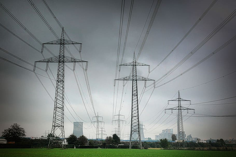 electricitat, voltatge, rendiment, cable, energia, alt voltatge, strommast, línia elèctrica, cables, corrent, línia, conductor actual, línies superiors, indústria, Font d'alimentació, piló d’electricitat, generació de combustible i energia, tecnologia, connexió, estructura construïda, cel, arquitectura, medi ambient, naturalesa, núvol - cel, cap gent, planta, comunicació, torre, herba, a l'aire lliure, equipament elèctric, 4K