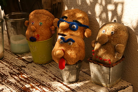 teste, erba, capo, facce, carina, divertente, testa d'erba, cartoni animati, colore, nessuno, avvicinamento, in casa, giorno, cibo, fatto dall'uomo, rappresentazione, natura morta, arte e artigianato, legno - materiale, tavolo, creatività, cibo e bevande, contenitore, freschezza, mestiere, rappresentazione umana, giocattolo, mammifero, decorazione, 4K, CC0, dominio pubblico, privo di copyright