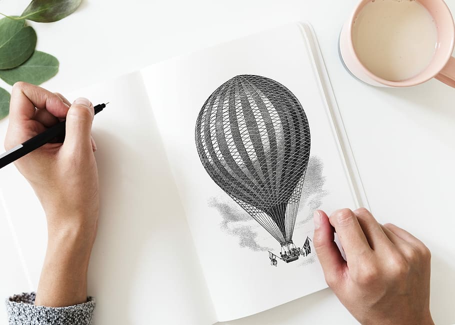 Person, Skizzierung, heiß, Luftballon, Zeichnung, Ballon, Design Raum, Flatlay, flaches Layout, menschliche Hand, Hand, menschliches Körperteil, eine Person, halten, drinnen, Kreativität, High Angle View, echte Menschen, Papier-, Kunst und Handwerk, Tabelle, Erwachsene, Nahansicht, Lebensstile, Frau, Pinsel, direkt darüber, Freizeitbeschäftigung, Finger, 1080P