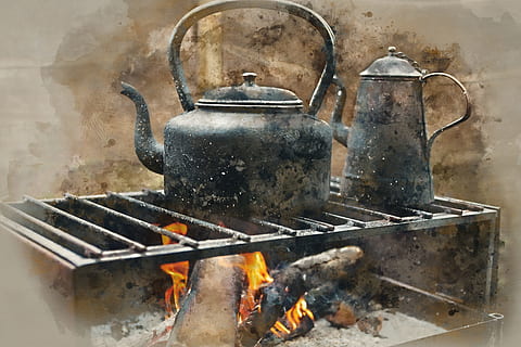 kattila, kattilat, ruoanlaitto, lämpö - lämpötila, keittiöväline, kodinkoneet, palaa, antaa potkut, ruoka, ruoka ja juoma, valmistautuminen, tulipalo - luonnollinen ilmiö, liekki, ei ihmisiä, luonto, grilli, liesi, laite, metalli-, lähikuva, sisällä, keittoväline, teräs, leirin liesi, 2K, CC0, public domain, rojaltivapaa