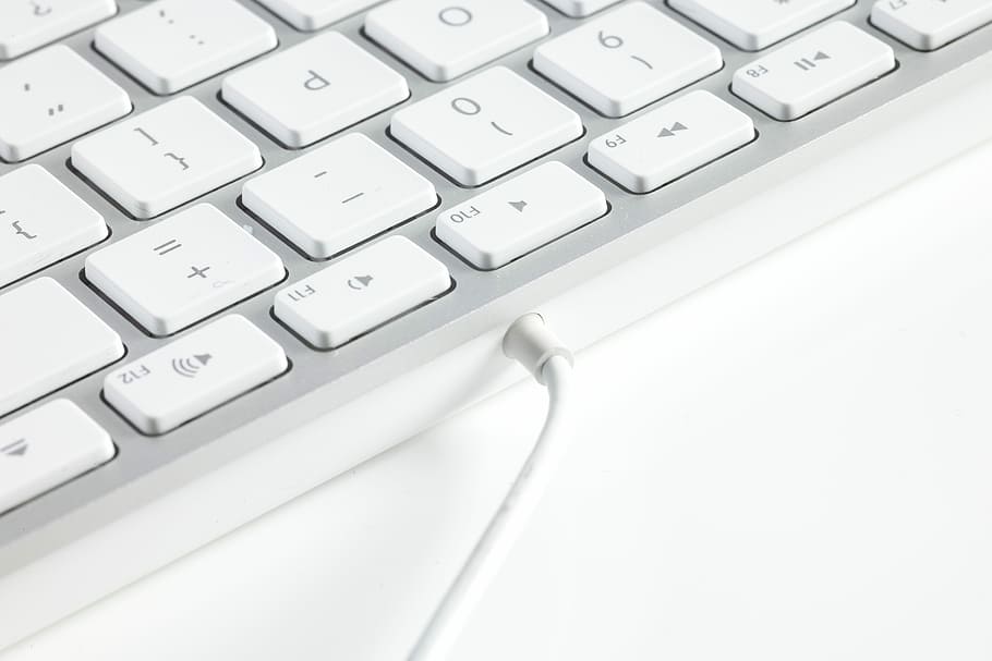 teclat blanc, teclat compacte de poma, teclat, clau, escriure, tecnologia, blanc, teclat d’ordinador, ordinador, equips informàtics, comunicació, part de l’ordinador, clau d’ordinador, tecnologia sense fils, connexió, cap gent, xarxa d’ordinadors, portàtil, Internet, text, carta, primer pla, equipament, a l'interior, alfabet, color plata, comunicacions globals, en blanc, 8K