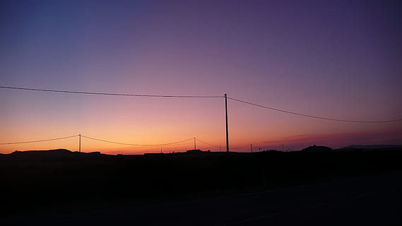 posta de sol, horitzó, taronja, violeta, crepuscle, cel, siluetes, silueta, paisatge, bellesa a la natura, cable, electricitat, connexió, naturalesa, cap gent, escenics - natura, tranquil·litat, medi ambient, cel clar, arquitectura, sol, escena tranquil·la, còpia espai, a l'aire lliure, tecnologia, cel romàntic, porpra, 4K, CC0, domini públic, lliure de regalies