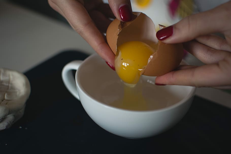 cracking an egg, egg, close up, cooking, eggs, hands, process, food, human Hand, egg Yolk, domestic Kitchen, baking, food And Drink, women, making, preparation, breakfast, people, females, animal Egg, freshness, ingredient, caucasian Ethnicity, healthy Eating, homemade, human body part, one person, indoors, hand, holding, bowl, yellow, wellbeing, lifestyles, real people, close-up, egg white, body part, finger, preparing food, breaking, 5K