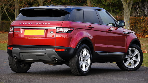 range rover, auto, rozsah, rover, vozidlo, přistát, přeprava, 4x4, doprava, automobil, nárazník, automobilového průmyslu, způsob dopravy, Červené, pozemního vozidla, motorové vozidlo, pneumatika, kolo, město, nikdo, retro stylu, bílá barva, Příroda, silnice, muž, cestovat, člověk objekt, venku, 4K, CC0, veřejná doména, bez autorských práv