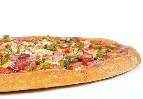 Foto, Pizza, Tomate, Blatt, amerikanisch, Speck, Brot, Käse, käsig, liefern, Lieferung, Diät, Teig, Lebensmittel, frisch, gut, Grün, gegrillt, Schinken, Gesundheit, gesund, Kräuter, heiß, isoliert, Jalapeno, Verlust, Makro, Fleisch, Mozzarella, natürlich, Ernährung, Orange, organisch, Pfeffer, Peperoni, rot, Restaurant, Salami, Scheibe, Gewürze, würzig, streifig, Sommer-, Tomaten, Gewicht, Weiß, Gelb, Abendessen, Geschwindigkeit, Mahlzeit, gebacken, Gemüse, Snack, Mittagessen, Gourmet, Essen und Trinken, ausgeschnitten, Studioaufnahme, Fast Food, ungesunde Ernährung, weißer Hintergrund, Milchprodukt, Obst, Frische, verarbeitetes Fleisch, keine Leute, Essen herausnehmen, 2K, CC0, gemeinfrei, lizenzfrei