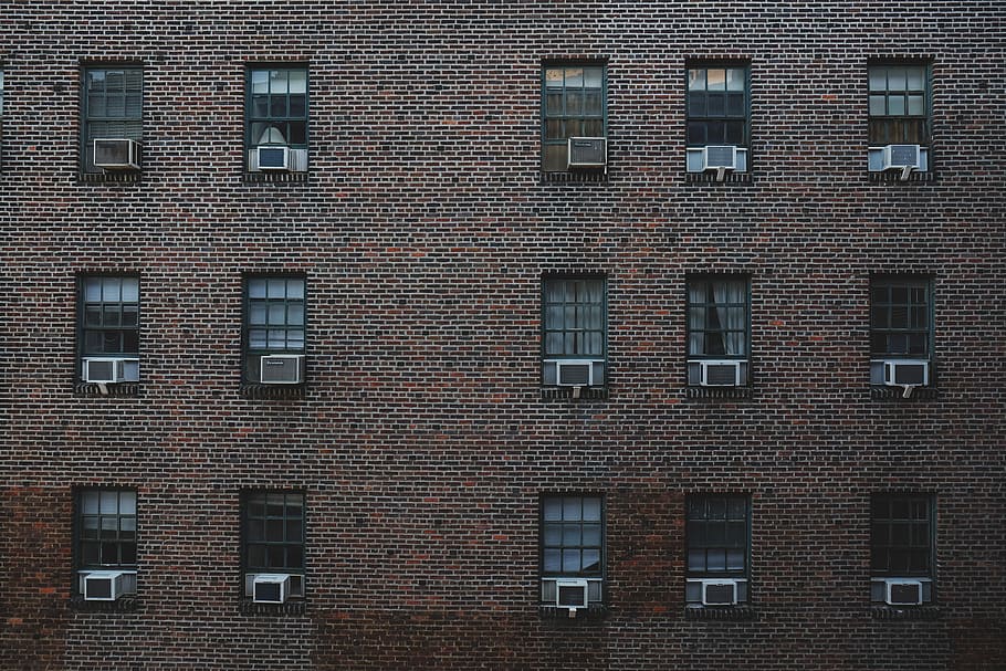 edifici de formigó marró, marró, concret, construir paret, maó, edifici, paret de maó, finestra, arquitectura, exterior de l'edifici, estructura construïda, barri residencial, marc complet, cap gent, fons, dia, a l'aire lliure, ciutat, paret, vista d’angle baix, en fila, costat a costat, funció de construcció de parets, repetició, apartament, 4K