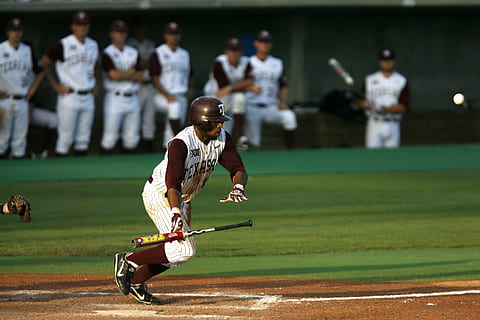 baseball, dej, hit, flagermus, spiller, spil, sport, bold, Mark, hjem, Spille, hjelm, plade, amerikansk, han-, uniform, atlet, atletisk, pladevat, løb, handling, konkurrence, fangerens midte, løber, kollegium, konkurrencedygtig, line-drev, baseball - sport, baseball spiller, konkurrencedygtig sport, basen, baseball - bold, sport og fitness, udendørs, indmarken, bevægelse, sportsmand, stadion, sportshold, gruppe af mennesker, mennesker, sport uniform, rammer, rigtige mennesker, baseball uniform, tøj, ung voksen, professionel sport, match - sport, tilskuer, 2K, CC0, offentligt domæne, royaltyfrie