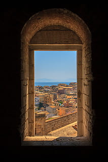 braunes Bogenfenster, Fenster, die Architektur, berühmter Platz, Geschichte, Reise, Gebäudehülle, Reiseziele, alt, Kulturen, Bogen, keine Leute, gebaute Struktur, die Vergangenheit, Natur, Himmel, Stadt, Tag, Gebäude, Sonnenlicht, Tourismus, draußen, Stadtbild, alte Zivilisation, 4K, CC0, gemeinfrei, lizenzfrei