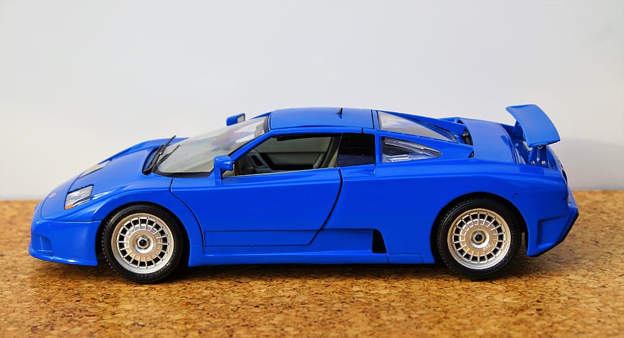 model de cotxe, bugatti, model, automàtic, oldtimer, joguines, vell, blau, esport de motor, vehicle, clàssic, automoció, cotxe, vehicle terrestre, transport, modern, nou, cotxe esportiu, roda, mode de transport, automòbil, manera de transport, estil retro, cap gent, vista lateral, còpia espai, riquesa, cotxe de col·leccionista, 4x4, luxe, estacionari, naturalesa, pneumàtic, crom, viatge de carretera, 5K