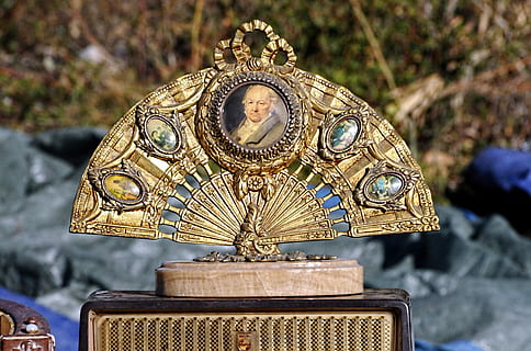 vlooienmarkt, reeks, pics, kader, goud, oubollig, dag, geen mensen, detailopname, buitenshuis, goudkleurig, focus op de voorgrond, antiek, metaal, patroon, ambacht, creativiteit, stilleven, kunst en ambacht, natuur, ontwerp, geestelijkheid, retro gestileerd, geloof, 2K, CC0, publiek domein, royaltyvrij