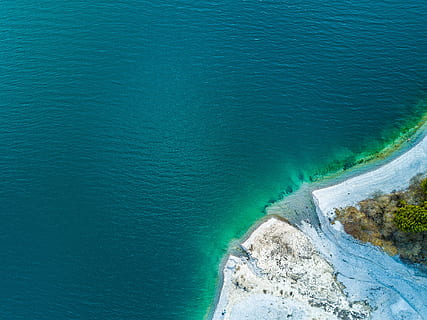 antenne, fotografering, havesko, legeme, vand, jord, flyvende, Plansee, natur, hav, blå, sommer, scenics, ferier, landskab, kystlinje, udendørs, strand, ø, Middelhavet, rejse, rejsemål, kroatien, ingen mennesker, dag, scenics - natur, skønhed i naturen, høj vinkel visning, ro, rolig scene, idyllisk, ikke-urbane scene, klippe, turkisfarvet, rock-objekt, 4K, CC0, offentligt domæne, royaltyfrie