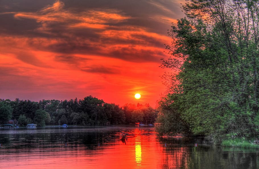 naturskøn, udsigt, sø, solnedgang, lyse, berolige, skyer, daggry, skumring, aften, landskab, natur, orange, udendørs, fredelig, afspejling, flod, sommer, sol, solstråle, solopgang, rolig, træer, tusmørke, vand, træ, himmel, plante, skønhed i naturen, orange farve, scenics - natur, rolig scene, ro, sky - himmel, idyllisk, ingen mennesker, havnefronten, ikke-urbane scene, romantisk himmel, 1080P