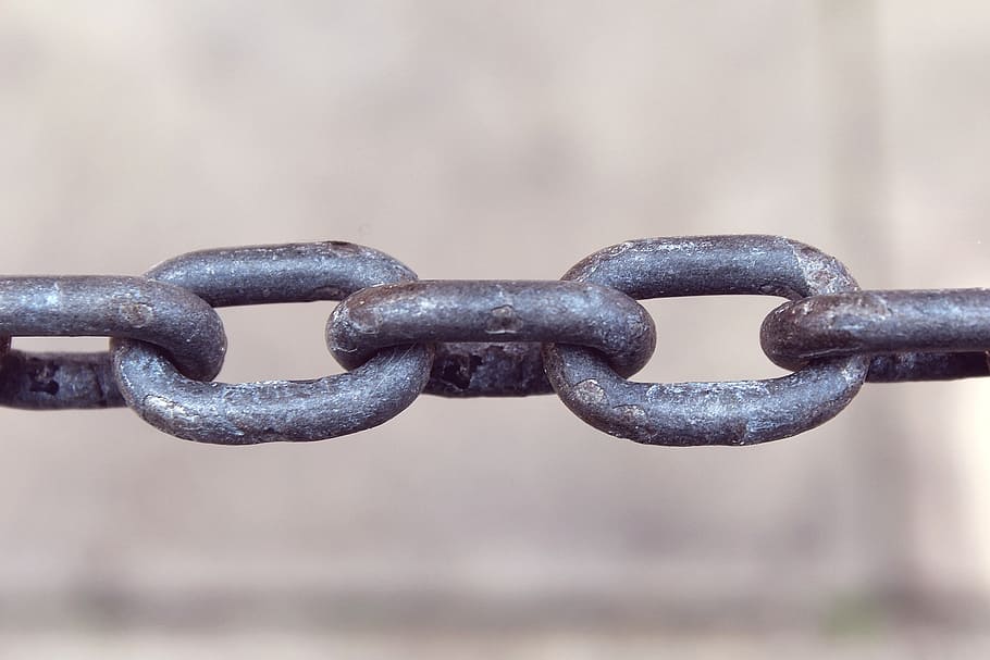 lænke, kædeled, grænse, afgrænsning, barriere, sikkerhed, begrænse, beskyttelse, Advarsel, tæt, have, slukke, sikker, have hegn, metal, forvitring, jern, rusten, gammel, forbundet, forbindelse, styrke, link, stål, jern - metal, tæt på, ingen mennesker, fokus på forgrunden, dag, selektiv fokusering, mønster, hegn, holdbarhed, vedhæftet, natur, enkelt objekt, sølvfarvet, 1080P