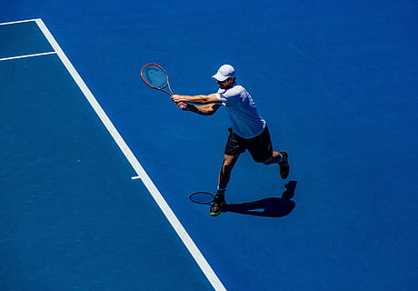 mężczyzna, biały, koszula, czarny, szorty, gra, tenis ziemny, mężczyzna w bieli, Biała koszulka, czarne spodenki, sport, mężczyźni, na dworze, zawody, sport wyczynowy, dorosły, akcja, rakieta, tylko mężczyźni, tylko dla dorosłych, rakieta tenisowa, Sąd, kolorowy obraz, ludzie, sportowiec, służba - sport, technika obrazu, determinacja, pora dnia, wiek ludzki, typ obrazu, tylko jeden człowiek, jedna osoba, pełna długość, prawdziwi ludzie, styl życia, umiejętność, ruch, spędzania wolnego czasu, ubrania sportowe, niebieski, odzież, dzień, czynność, sport zawodowy, 5K, CC0, domena publiczna, darmowe zdjęcia