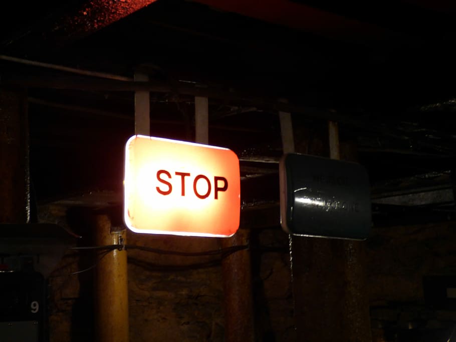 hold op, layout, Bemærk, skilt, symbol, nat, belyst, indendørs, meddelelse, ingen mennesker, neon, tekst, vestlige script, nummer, belysningsudstyr, arkitektur, tæt på, industri, mørk, bygget struktur, glødende, Information, hjemlige værelse, stort bogstav, 4K