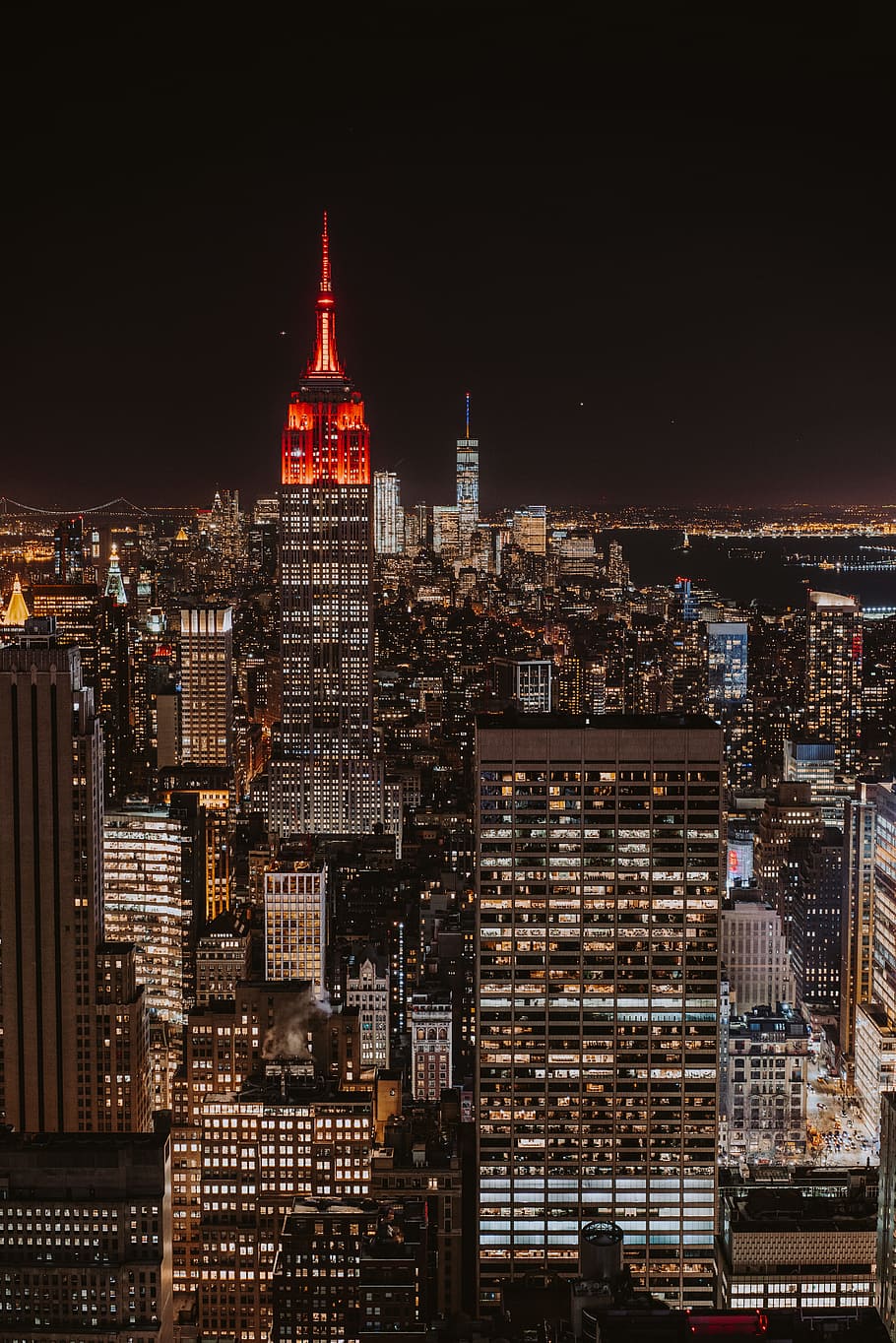 aereo, fotografia, Manhattan, nuovo, York, alto, vista d'angolo, edificio della città, luci, angolo, vista, skyline urbano, paesaggio urbano, grattacielo, notte, New York City, città, Stati Uniti d'America, scena urbana, posto famoso, Empire State Building, distretto del centro, manhattan - new york city, vista aerea, architettura, illuminato, prefettura di Tokyo, esterno dell'edificio, torre di Tokyo, struttura costruita, crepuscolo, Torre, edificio per uffici, stato di New York, destinazioni di viaggio, vita di città, Midtown Manhattan, costruzione, edificio per uffici esterno, paesaggio, cielo, viaggio, alto - alto, nessuno, moderno, turismo, distretto finanziario, guglia, 8K