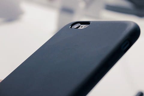 iphone, kamera, linse, sag, mobil, smartphone, teknologi, mobiltelefon, trådløs teknologi, smart telefon, tæt på, ingen mennesker, forbindelse, indendørs, meddelelse, bærbar informationsenhed, studio skud, enkelt objekt, selektiv fokusering, skærm, computer, hvid baggrund, computerudstyr, kopiere plads, bærbarhed, elektrisk udstyr, 5K, CC0, offentligt domæne, royaltyfrie