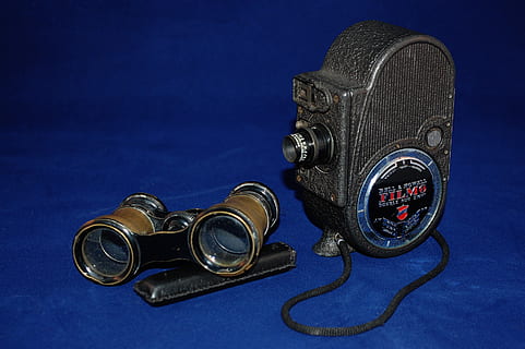 starý fotoaparát, dalekohled, starý, Fotoaparát, fotografie, fotograf, fotografování, kolektor, modrý, uvnitř, nikdo, detail, kov, stálý život, technologie, studio shot, modré pozadí, zařízení, bezpečnost, sdělení, hudba, bezpečnostní, jeden objekt, umělecká kultura a zábava, retro stylu, umět, ochrana, elektrické zařízení, 2K, CC0, veřejná doména, bez autorských práv