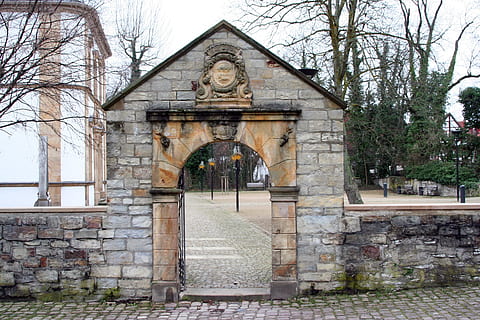 Eingang, Mittelalter, Bogen, Stein, Steinbogen, die Architektur, gebaute Struktur, Gebäudehülle, Baum, Tag, keine Leute, kahler Baum, Pflanze, Gebäude, Geschichte, Wand, die Vergangenheit, alt, Anbetungsstätte, Natur, Kunst und Handwerk, draußen, Glauben, Backstein, Steinwand, 1080P, CC0, gemeinfrei, lizenzfrei
