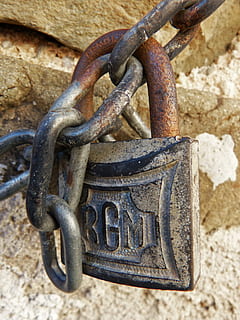 cadenat, cadena, vell, vintage, tancat, vetada, símbol, metall, rovellat, força, cap gent, seguretat, protecció, primer pla, connexió, bloqueig, resistent, dia, penjant, ferro - metall, a l'aire lliure, aixafar, textura, aliatge, color plata, 4K, CC0, domini públic, lliure de regalies
