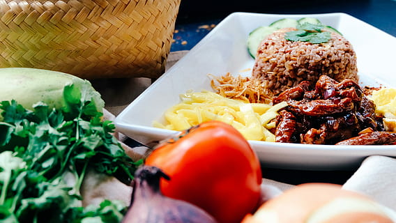fructe si legume, fructe, legume, alimente, vegetal, masă, mancare si bautura, roșie, masa de seara, salată, farfurie, mâncat sănătos, Masa de pranz, gurmand, prospeţime, variație, gata să mănânce, carne, bunăstare, coş, fruct, în interior, cartofi pregătiți, cartof, recipient, masa, selectiv, gustare, 4K, CC0, domeniu public, fără drepturi de autor