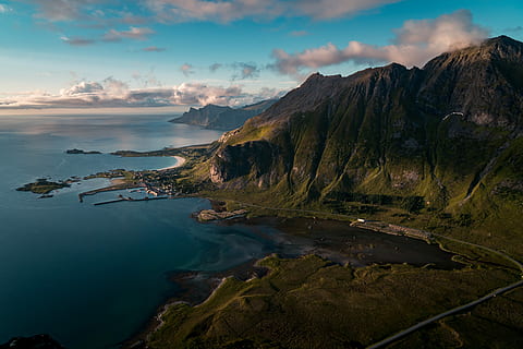 edifici, corpo, acqua, formazione rocciosa, aereo, foto, montagna, paesaggio, nube, blu, cielo, nuvola - cielo, scenics - natura, bellezza nella natura, scena tranquilla, la tranquillità, scena non urbana, natura, idilliaco, nessuno, catena montuosa, mare, terra, a distanza, geografia fisica, giorno, tramonto, all'aperto, cratere vulcanico, formazione, picco di montagna, inquinamento, 5K, CC0, dominio pubblico, privo di copyright