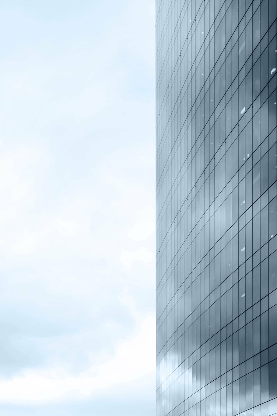 sense títol, arquitectura, edifici, infraestructura, estructura, establiment, apartament, finestres, condomini, hotel, núvols, cel, modern, acer, futurista, metall, gris, còpia espai, negocis, estructura construïda, exterior de l'edifici, núvol - cel, vista d’angle baix, oficina, ciutat, exterior d’edifici d’oficines, dia, vidre - material, cap gent, naturalesa, a l'aire lliure, alta - alta, reflexió, torre, gratacels, 5K