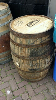 tonnellate, barile, alcool, giacca, cilindro, botte di vino, contenitore, legno - materiale, nessuno, rinfresco, vista dall'alto, bere, cibo e bevande, in casa, natura morta, vino, azienda vinicola, giorno, industria alimentare e delle bevande, Conservazione, attività commerciale, vecchio, vinificazione, 1080P, CC0, dominio pubblico, privo di copyright