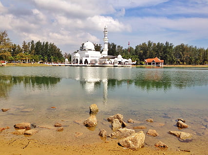 ramadan, mesquita, aigua, reflexió, flotant, prega, islam, religió, arquitectura, cel, edifici, referència, asia, minaret, cúpula, musulmana, blau, islàmic, turisme, famós, religiós, llac, masjid, naturalesa, llocs de viatges, arquitectura i edificis, paisatge, a l'aire lliure, lloc famós, núvol - cel, destinacions de viatge, estructura construïda, exterior de l'edifici, espiritualitat, lloc de culte, dia, creença, cap gent, viatjar, 2K, CC0, domini públic, lliure de regalies