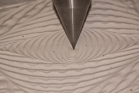 foucault pendulum, pendulum, Foucault Pendulum, pendulum, pendulum frequency, vibration frequency, pendulum vibrations, sand, pattern, trace, no people, close-up, indoors, day, concentric, backgrounds, wood - material, full frame, high angle view, selective focus, paper, still life, textured, design, creativity, art and craft, shape, water, 4K, CC0, public domain, royalty free