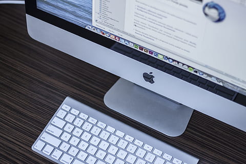 vendt, apple imac, trådløs, tastatur, æble, computer, udstyr, skrivebord, kontor, overvåge, teknologi, computerudstyr, computer tastatur, trådløs teknologi, forretning, meddelelse, bord, ingen mennesker, indendørs, bærbar, tæt på, forbindelse, nummer, stilleben, møbel, virksomhedernes forretning, 4K, CC0, offentligt domæne, royaltyfrie