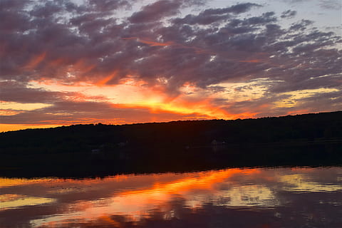 lago, por do sol, nuvens, céu, agua, panorama, natureza, reflexão, horizonte, luz solar, tarde, costa, cênico, Dom, ensolarado, calmo, exterior, leve, crepúsculo, calma, tranquilo, idílico, sereno, beira do lago, nuvem - céu, beleza na natureza, scenics - natureza, tranquilidade, cena tranquila, cor laranja, céu dramático, ninguém, cena não urbana, silhueta, beira-mar, ao ar livre, céu romântico, 4K, CC0, domínio público, royalty free