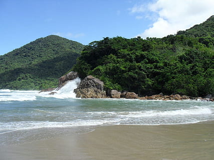 piasek na plaży, trójca, plaża, piasek, lato, Rio de Janeiro, woda, krajobraz, morze, Natura, linia brzegowa, klimat tropikalny, fala, scenics, na dworze, wakacje, lokalizacje podróży, surfować, wyspa, żadnych ludzi, niebieski, cele podróży, podróżować, piękno natury, wylądować, drzewo, niebo, ruch, scenics - natura, roślina, dzień, sport wodny, sport, spokojna scena, idylliczny, Płynąca woda, moc w naturze, 720P, CC0, domena publiczna, darmowe zdjęcia