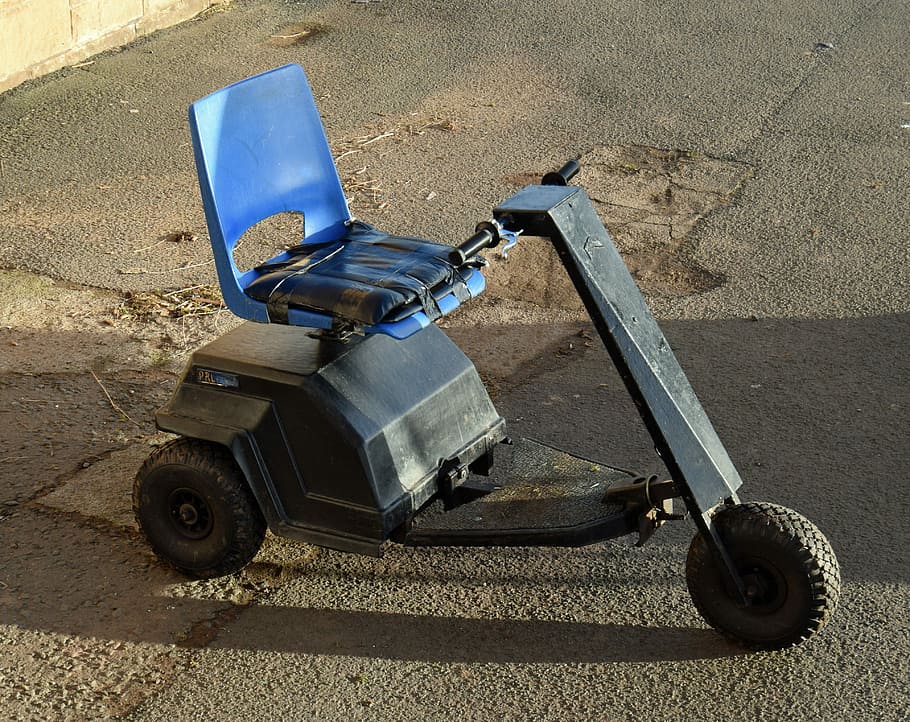 buggy de golf, un, golf, buggy, a l'aire lliure, golf, buggy, esport, recreació, oci, golfista, equipament, transport, activitat, cap gent, indústria, dia, primer pla, vista d’angle alt, manera de transport, vehicle terrestre, llum solar, carrer, naturalesa, ciutat, cotxe, scooter, automòbil, abandonat, carretera, ombra, estacionari, blau, joguina, roda, 4K