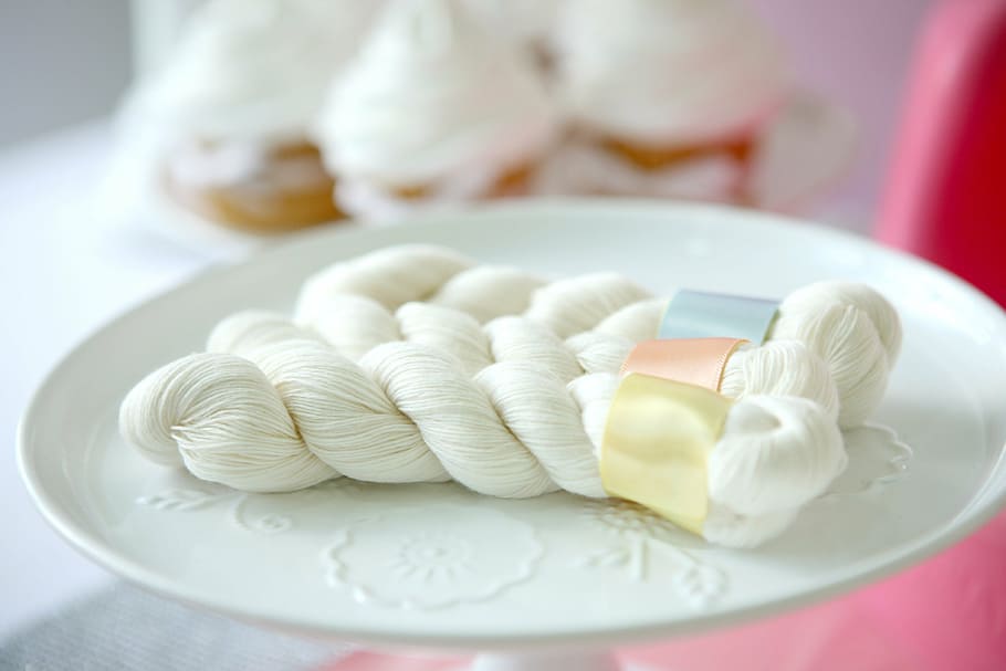 blanc, fils, placa, fil, teixit, cosir, seda, longevitat, llana, menjar i beguda, menjar, a l'interior, menjar dolç, dolç, postres, centrar-se en primer pla, primer pla, salut i medicina, indulgència, temptació, producte diari, frescor, higiene, cap gent, llest per menjar, guant de protecció, al forn, menjar xinès, menjar francès, 4K