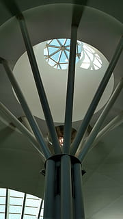 architectural, intérieur, architecture, conception, bâtiment, contemporain, structure, faible angle de vue, plafond, structure construite, à l'intérieur, personne, matériel d'éclairage, journée, illuminé, modèle, métal, transport, pont, lien, transparent, pendaison, verre - matériel, la nature, pont - structure artificielle, colonne architecturale, luxe, luminaire, 5K, CC0, domaine public, libre de droits