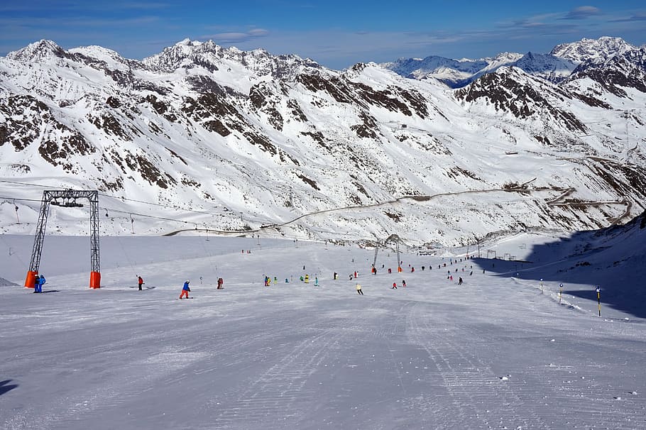 Sölden, Austria, esquí, montañas, Alpes, naturaleza, pendientes, picos nevados, nieve, El descenso, temperatura fría, invierno, montaña, belleza en la naturaleza, cordillera, paisajes - naturaleza, grupo de personas, deporte de invierno, Montaña cubierta de nieve, deporte, actividad de ocio, escena no urbana, el color blanco, día, ambiente, estilos de vida, vacaciones de esquí, al aire libre, 5K