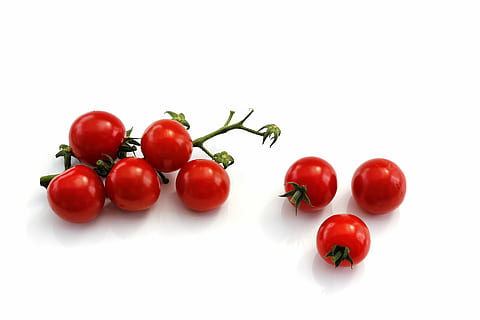 cherrytomater, tomater, grøntsager, rød, mad og drikke, mad, sund kost, frugt, velvære, friskhed, skåret ud, grøntsag, tomat, hvid baggrund, studio skud, ingrediens, rå fødevarer, gruppe af objekter, moden, organisk, kirsebær tomat, ingen mennesker, kirsebær, Vegetarmad, slankekure, urt, snack, 5K, CC0, offentligt domæne, royaltyfrie