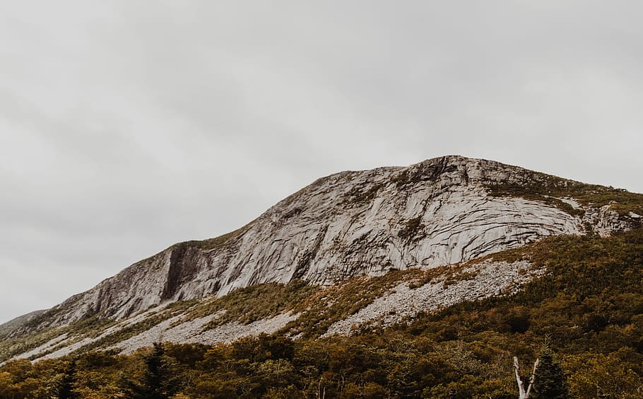 photographie de paysage, Montagne, clair, ciel, arbre, nuage, paysage, Roche, falaise, colline, New Hampshire, chaud, pente, visage, rocheux, nuageux, couvert, de plein air, beauté dans la nature, nuage - ciel, paysages - nature, faible angle de vue, rock - objet, la nature, environnement, scène non urbaine, personne, solide, tranquillité, journée, scène tranquille, chaîne de montagnes, montagnes Rocheuses, formation, en plein air, sommet de la montagne, érodé, 2K